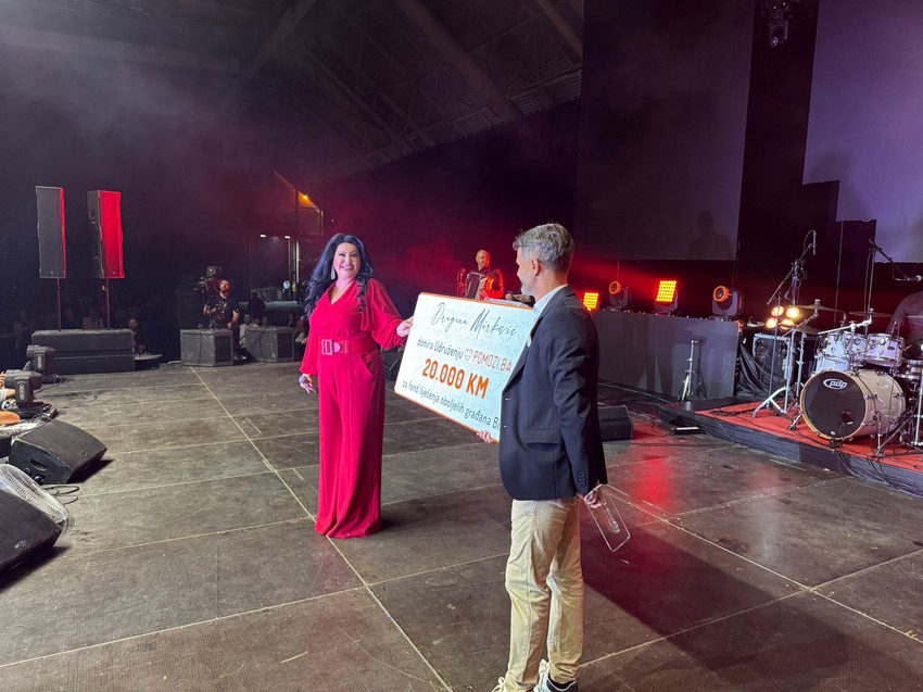 Dragana Mirković se rasplakala na bini