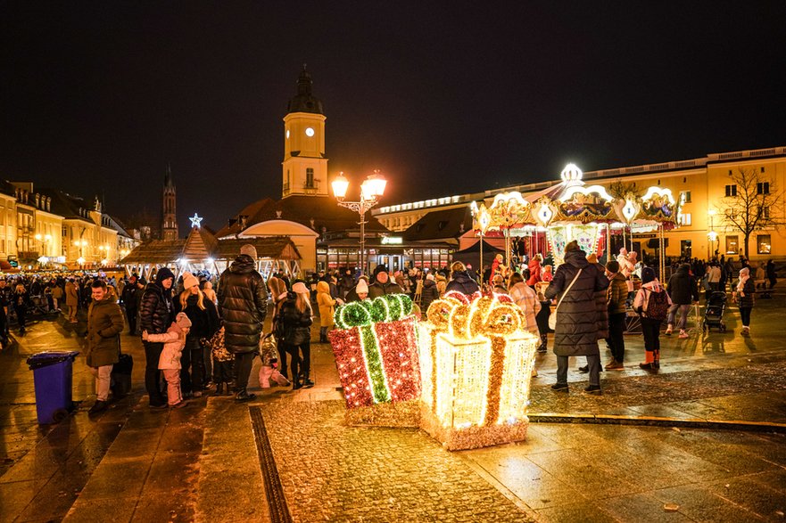 Mikołaj z Rovaniemi odwiedził Białystok, przywitały go tłumy [fot. bialystok.pl]