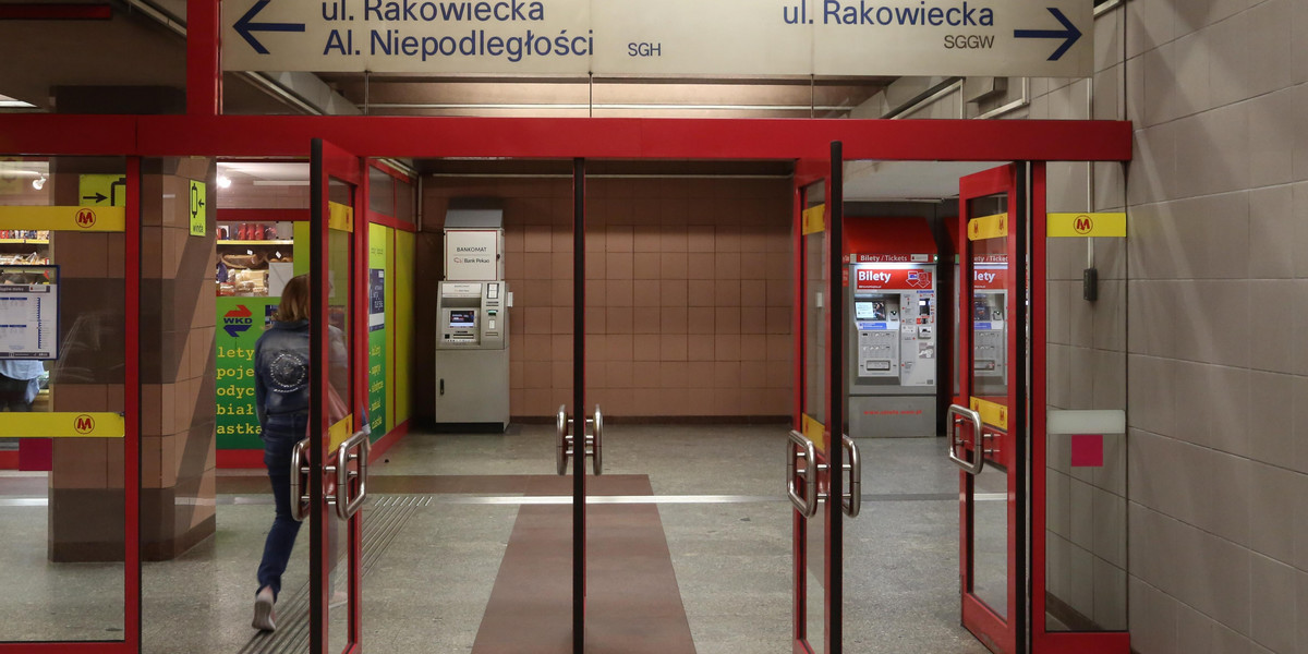 Tablice w metrze wprowadzają w błąd