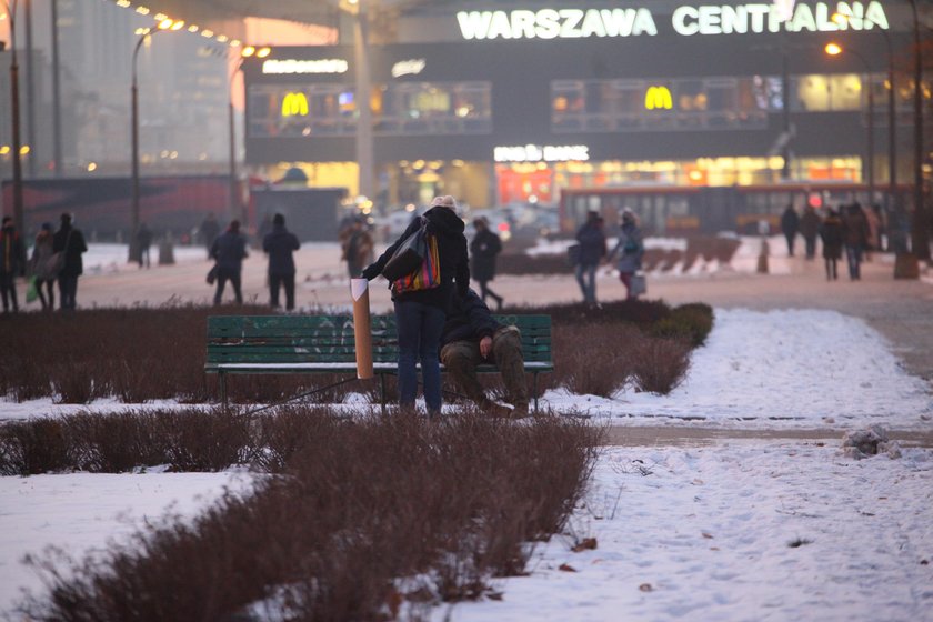 Obie kobiety, które oferowały pomoc, twierdziły, że to normalny ludzki odruch