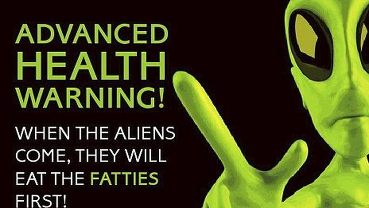 "Ostrzeżenie zdrowotne! Kiedy przybędą kosmici, najpierw zjedzą grubych" - takie plakaty zawisły w Wielkiej Brytanii. Kampania jednego z największych klubów sportowych wzbudza duże kontrowersje.