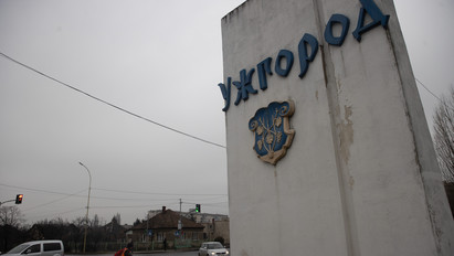 Mi marad a nyomorgó Ukrajnából, miután feldúlta Putyin hadserege? – Fekete géppuska a falon – Riport Ungvárról
