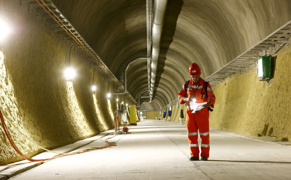 Droga w tunelu była drążona 2,5 km poniżej Alp