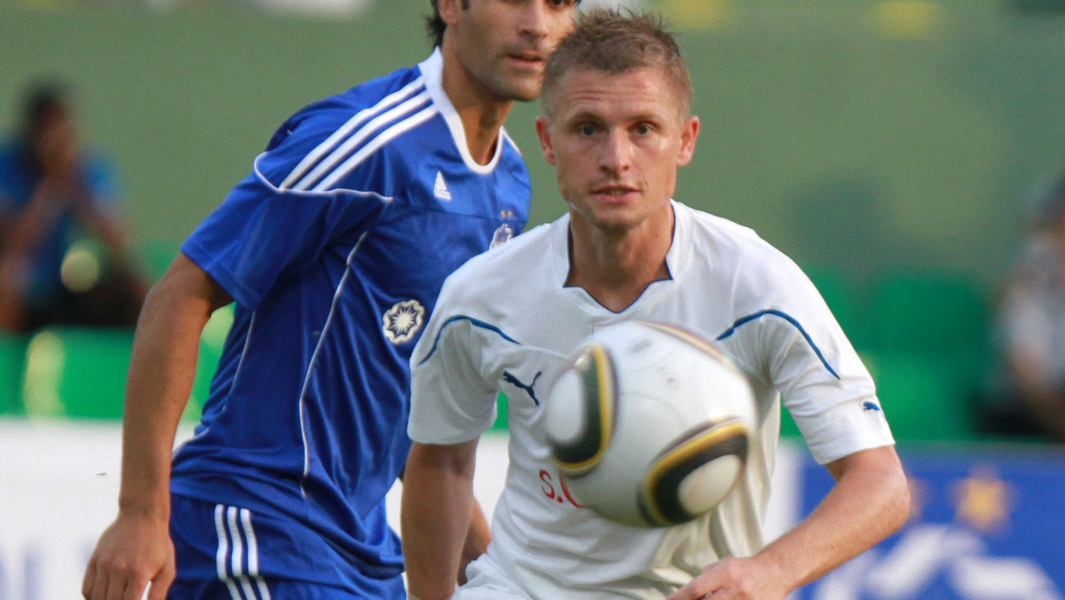 Wychował się kilkanaście kilometrów od ulicy Bułgarskiej, przy której znajduje się stadion Lecha. Do okazałego, domowego ogrodu w Kiekrzu, dzielnicy miasta, jego ojciec wstawił 7-metrową bramkę.