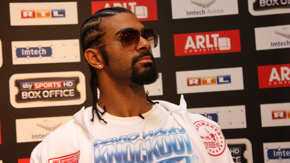 Były mistrz świata WBA w wadze ciężkiej David Haye (25-2, 23 KO), który dziś ma pojawić się na gali we Wrocławiu, skomentował nadchodzący pojedynek Tomasza Adamka (44-1, 28 KO) z Witalijem Kliczką (42-2, 39 KO). Jeśli wierzyć niemieckiemu dziennikowi Bild, "Hayemaker" bardzo krytycznie wypowiedział się o "Góralu" dodając przy tym, że zamierza trzymać kciuki za Ukraińca.