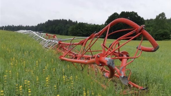 Przewrócony maszt pomiarowy for.Ecofarm