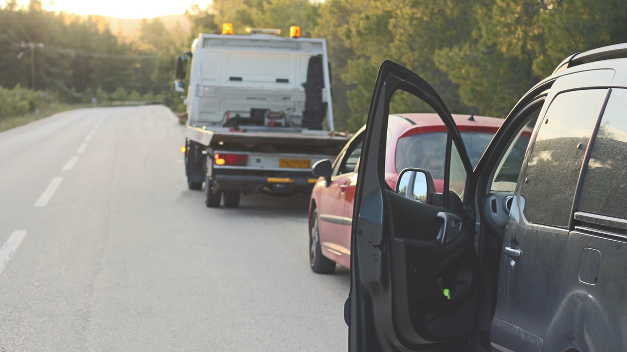 Ťahanie auta s automatickou prevodovkou je rizikové, pretože bez bežiaceho motora sa prevodovka nemaže. Trenie môže spôsobiť prehriatie a zničenie. 