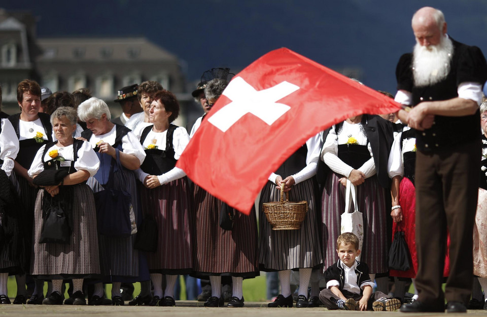 Switzerland, INTERLAKEN, 2011-06-19T122137Z_01_PLA11_RTRIDSP_3_SWITZERLAND.jpg