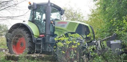 Ukradziono bardzo drogi traktor. Policja zatrzymała podejrzanych. Jeden z nich to... znany miejscowy polityk!