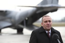 Schetyna: Kilometr dalej za Debalcewem i wracamy do sankcji