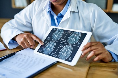 A gyógyíthatatlan daganattal diagnosztizált orvos már egy éve rákmentes ezzel a kezeléssel