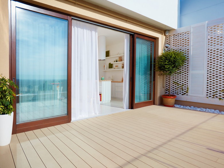 Ścianka działowa na balkon i taras / Shutterstock