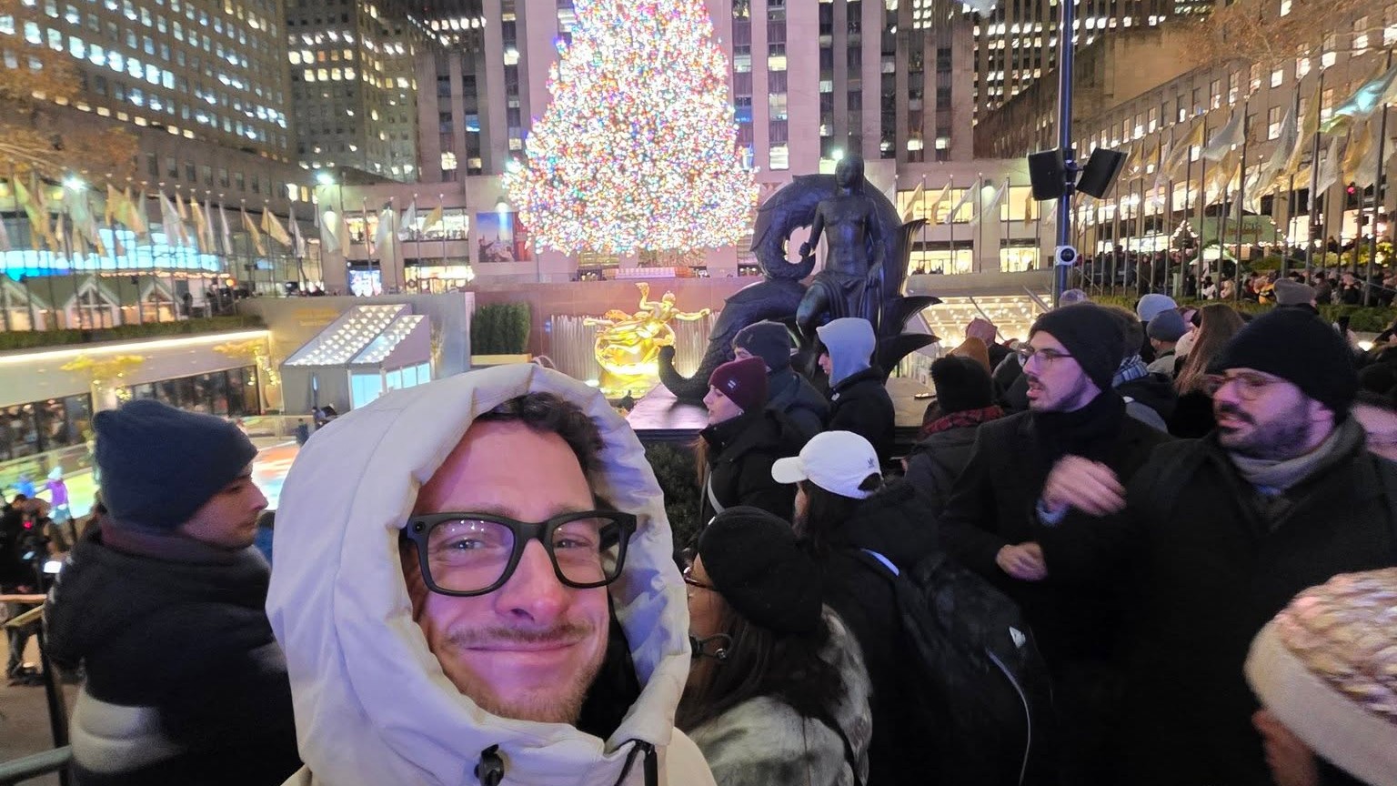 Influencer Milan Bez Mapy si na vlastné oči pozrel vianočné trhy v New Yorku. 