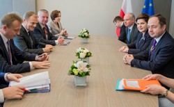 Szydło spotkała się z Tuskiem. Sprawa kryzysu wokół TK nie była poruszana