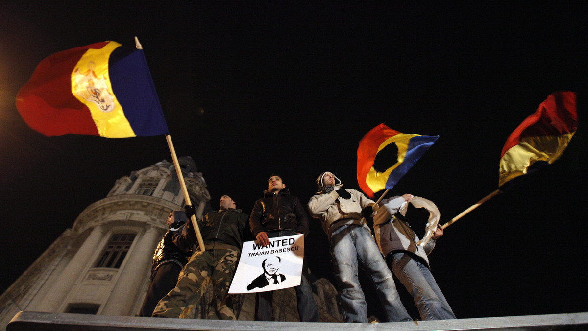 Rumuńska opozycja zażądała ustąpienia premiera Emila Boca i rozpisania przedterminowych wyborów; od kilku dni w Rumunii dochodzi do wielotysięcznych protestów przeciwko polityce oszczędności.