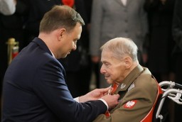Prezydent wręczył odznaczenia państwowe. Krzyż Wielki Orderu Odrodzenia Polski otrzymał Janusz Brochwicz-Lewiński ps. "Gryf"