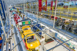 Podwyżki w śląskich fabrykach FCA. Pracownicy dostaną pensje wyższe o 450 zł i dodatkowe premie