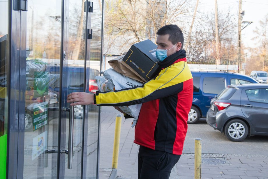 DHL współpracuje m.in. z siecią sklepów Żabka