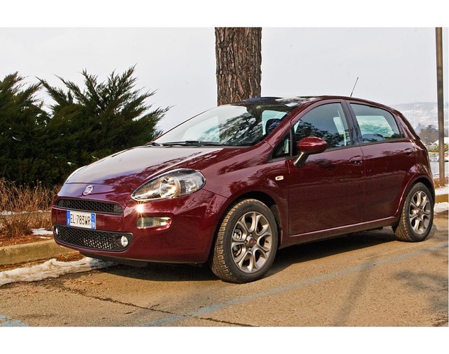 Pozostałe jednostki napędowe, to znane silniki FIRE Evo II o pojemnościach 1242 cm3 oraz 1368 cm3 i mocach maksymalnych odpowiednio 69 KM i 77 KM. Większa z nich występuje w wersji zasilanej gazem CNG, a także można do niej zamówić zautomatyzowaną skrzynię biegów Dualogic