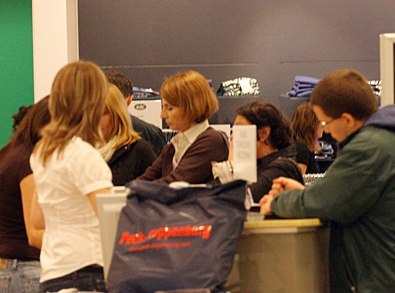 Pitera robi zakupy pod specjalną ochroną