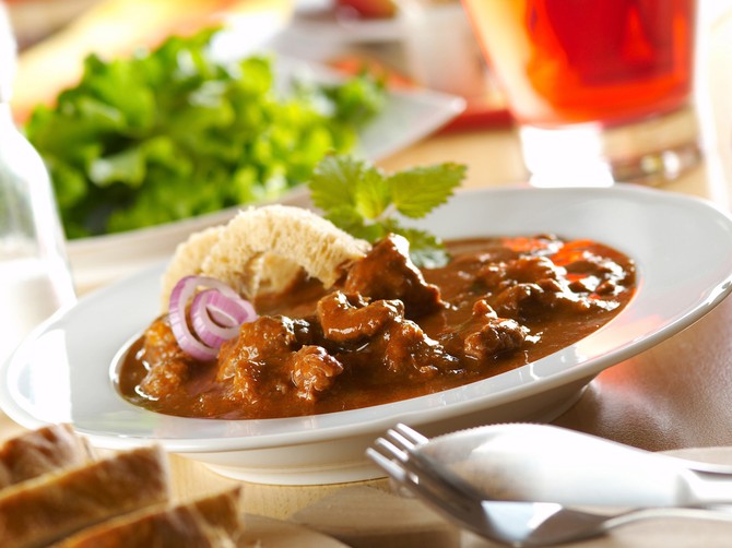 10400_gulas-od-dzigerice-03-foto-Dreamstime
