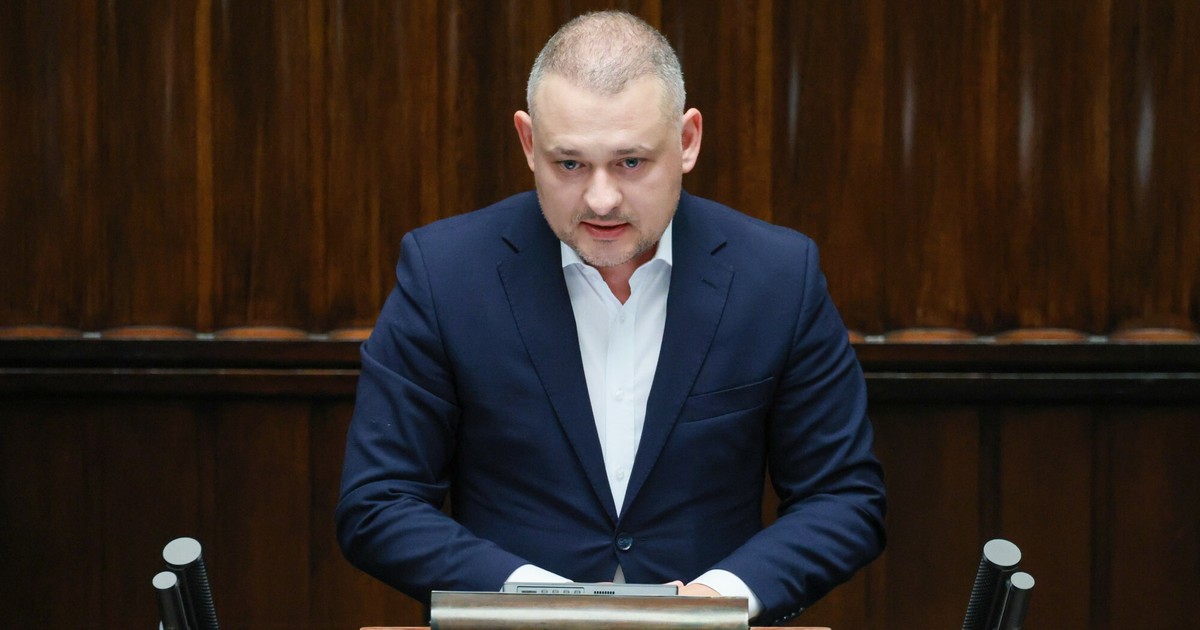 Poseł KO zawieszony w prawach członka klubu. Oto jego majątek