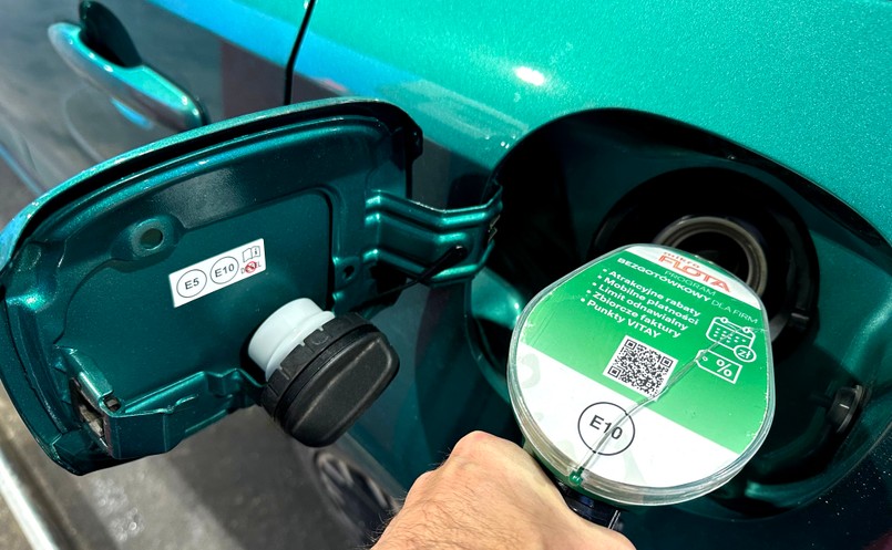 Tankowanie paliwa do samochodu