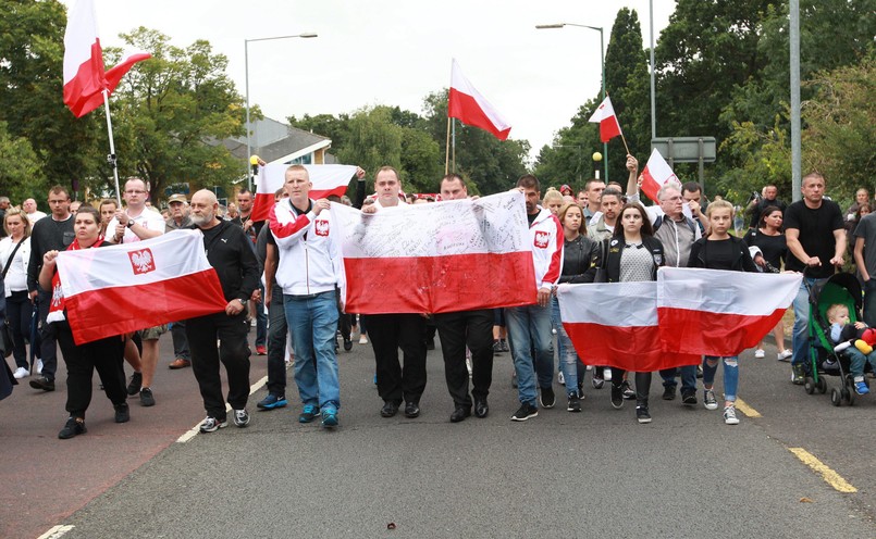 Marsz milczenia zorganizowany przez polską społeczność w Harlow przeciwko śmiertelnemu pobiciu Polaka