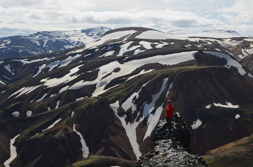 Widoki ze szlaku na wulkan Bláhnjúkur, Islandia.