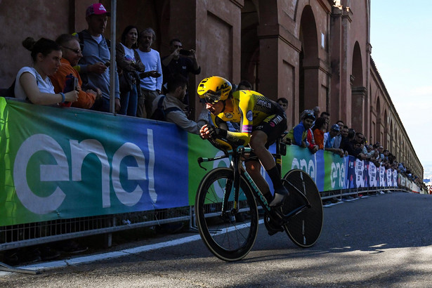 Giro d'Italia: Majka szósty na inaugurację, Roglic pierwszym liderem