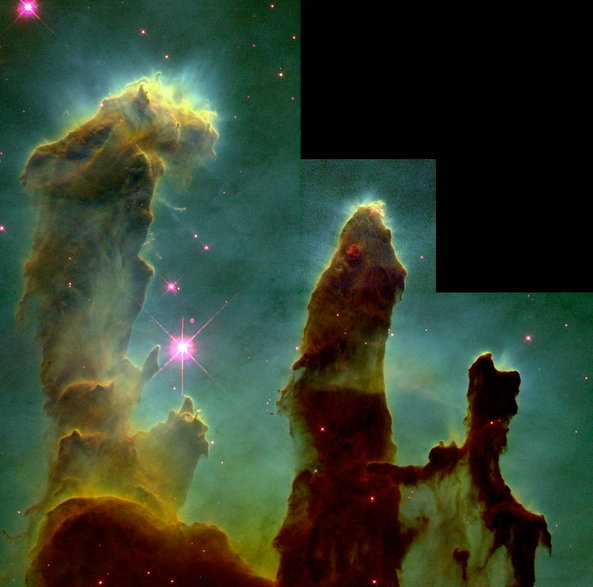 Filary stworzenia, czyli centralna część Mgławicy Orzeł, sfotografowane w 1995 roku przez Teleskop Kosmiczny Hubble’a. 