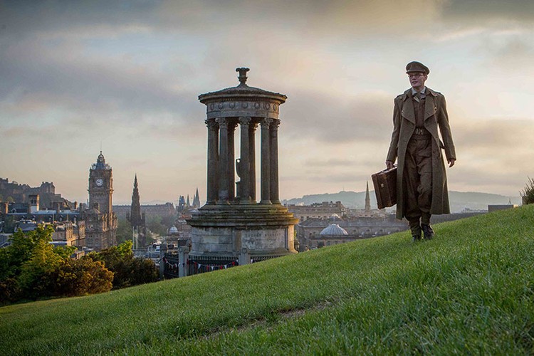 Jeremy Irvine w filmie 'Droga do zapomnienia'