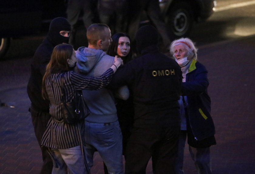 Dramatyczne sceny w Mińsku. Milicja brutalnie rozpędza demonstrantów