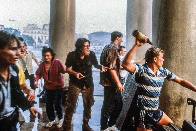 Po wyborach 1989. Anty-Jaruzelska demonstracja; Plac 3 Krzyży, 30.06.1989 / Fot. Chris Niedenthal