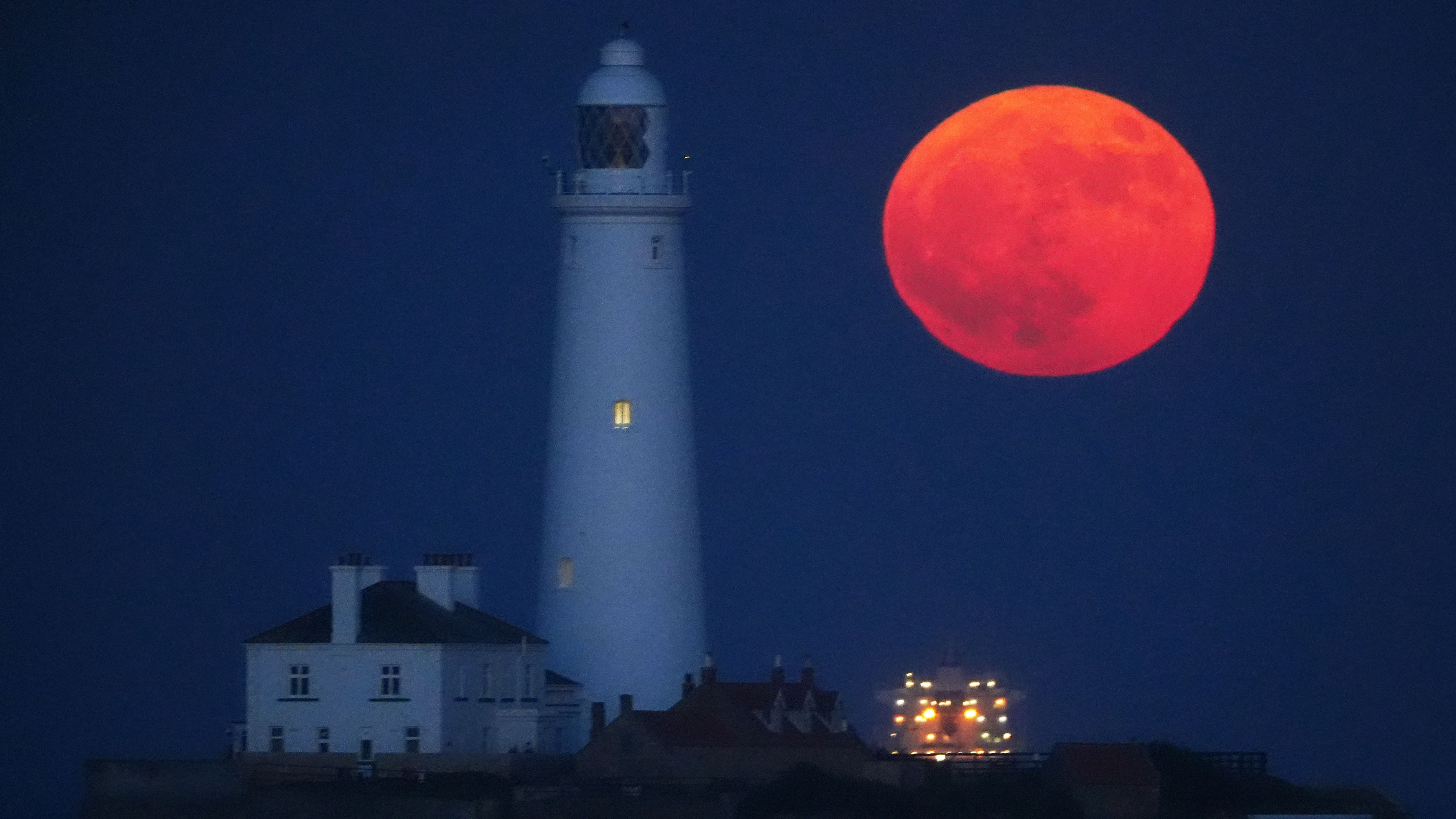 Tonight's supermoon visible from anywhere, say astronomers