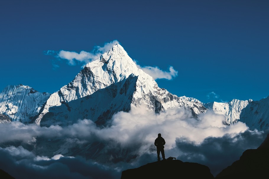 Choć liczba zdobywców Mount Everestu przekroczyła już 10 tys., to najwyższa góra świata wciąż kusi kolejnych śmiałków. Również ze świata biznesu.