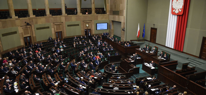 Kancelaria Sejmu: Obniżenie świadczeń posłom to nie kara, to "zwyczajowa czynność"