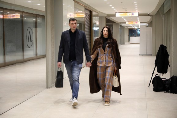 "Pre mene su je iskorišćavali za mnogo manje novca, ja NISAM NI BURŽUJ NI MILIONER" Muž srpske pevačice o tvrdnjama da krade pare od nje