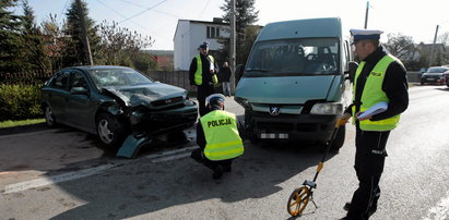Wypadek gimbusa pod Kielcami. Jeden z kierowców zbiegł