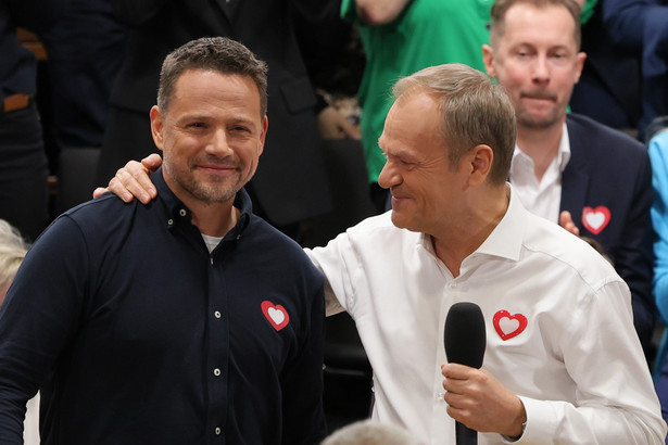 Prezydent Warszawy Rafał Trzaskowski i premier Donald Tusk