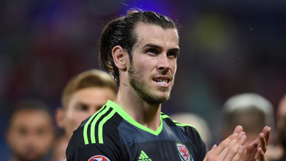 Po bardzo dobrym występie na Euro 2016 Gareth Bale chce zagrać w meczu o Superpuchar Europy, który we wtorek odbędzie się w Trondheim. W spotkaniu Real Madryt zmierzy się z Sevillą. Zdaniem sztabu trenerskiego Królewskich Walijczyk jest w imponującej formie fizycznej mimo urlopu po mistrzostwach Europy.