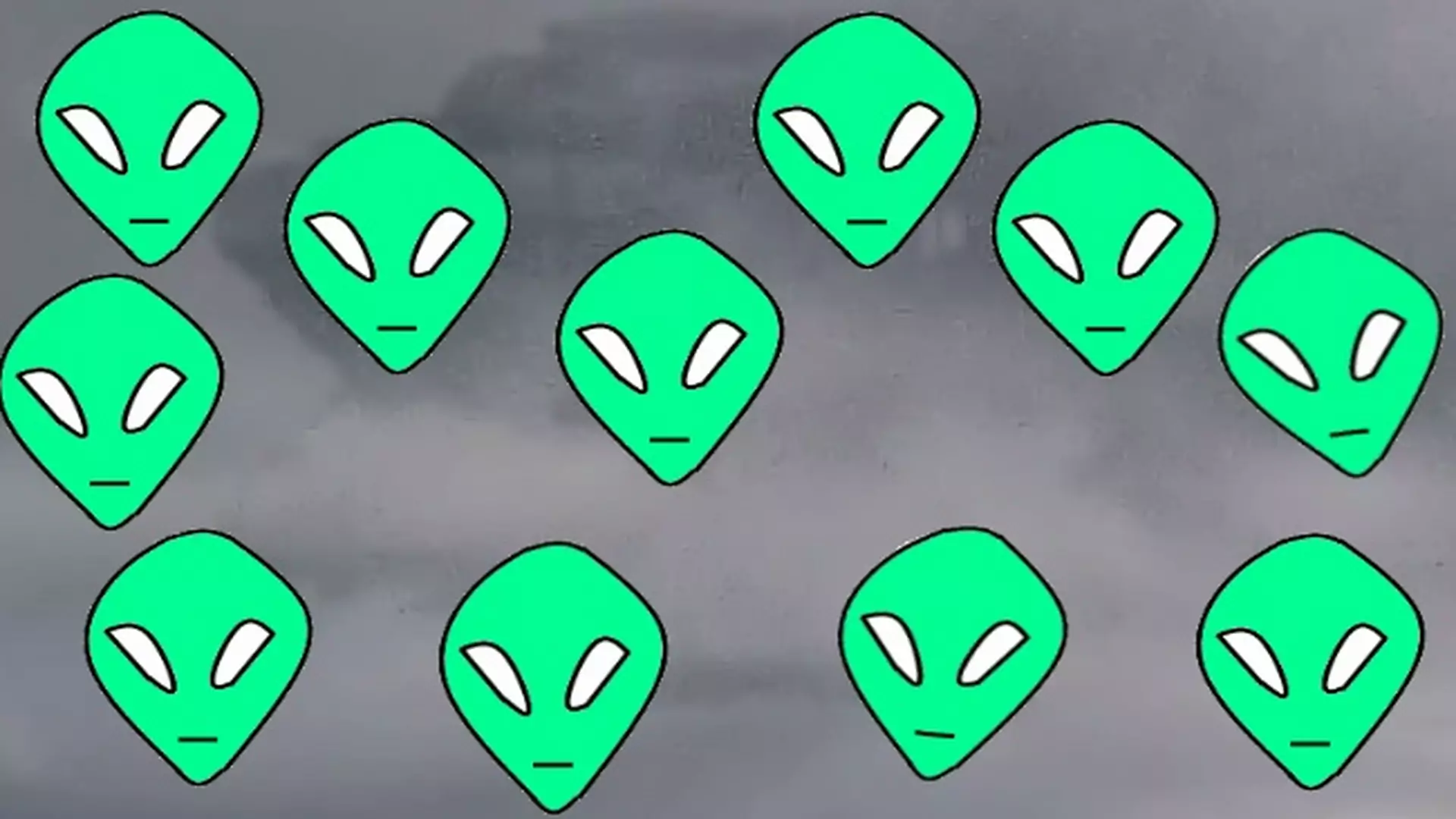 To nie trolling: część internautów wierzy, że kosmici latają na ciemnych chmurach