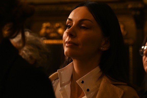 (VIDEO) SLOBODA MIĆALOVIĆ NA VASKRŠNJOJ LITURGIJI U SABORNOJ CRKVI Tu je i njena koleginica Milena Radulović, glumica ne skida osmeh