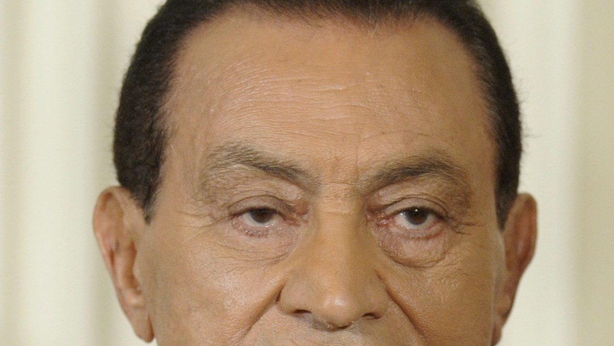 Biuro wykonawcze rządzącej Egiptem Partii Narodowo-Demokratycznej, w skład którego wchodził m.in. syn prezydenta, Gamal, podało się dzisiaj do dymisji. Nie potwierdziły się doniesienia o rezygnacji Mubaraka z kierowania partią.