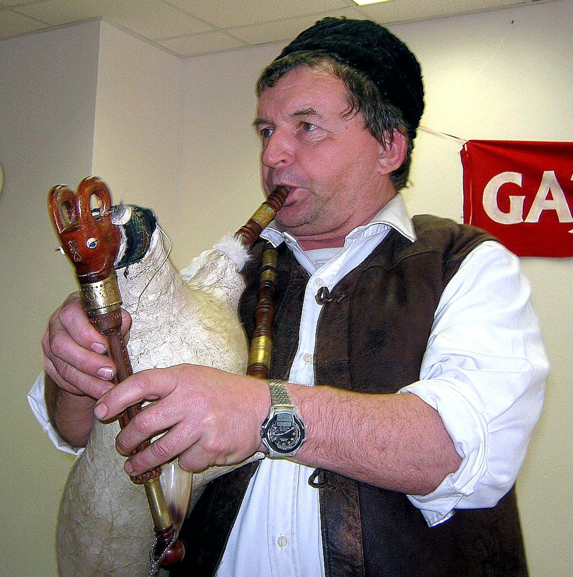 Prvý cechmajster Cechu slovenských gajdošov Ľubomír Tatarka.