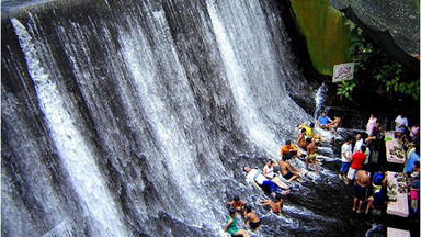 Labassin Waterfall Restaurant - restauracja pod wodospadem na Filipinach