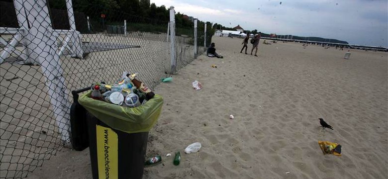 Bałagan i śmieci na trójmiejskich plażach