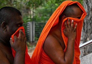 Dvojica uhapšenih monaha izvedeni su pred sud u nedelju | Foto: AFP via Getty Images