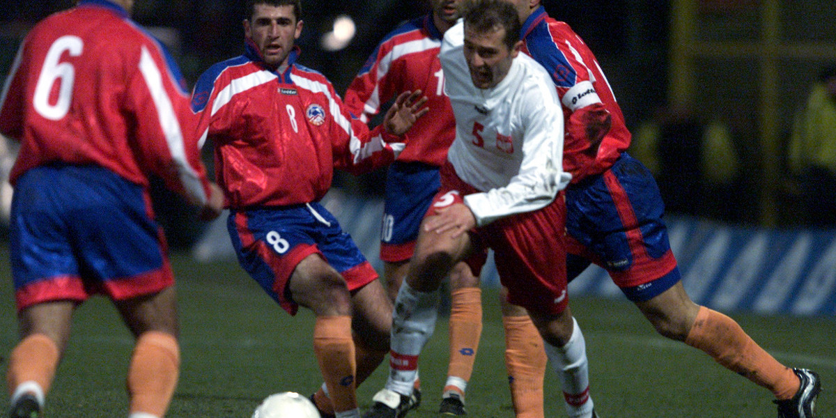 Marek Koźmiński (biała koszulka) grał w reprezentacji do 2002 r. Wystąpił na mundialu w Korei i Japonii.