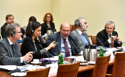 Komisja Wenecka w Polsce. Tarczyński: Komisja przyznała rację PiS w wielu aspektach